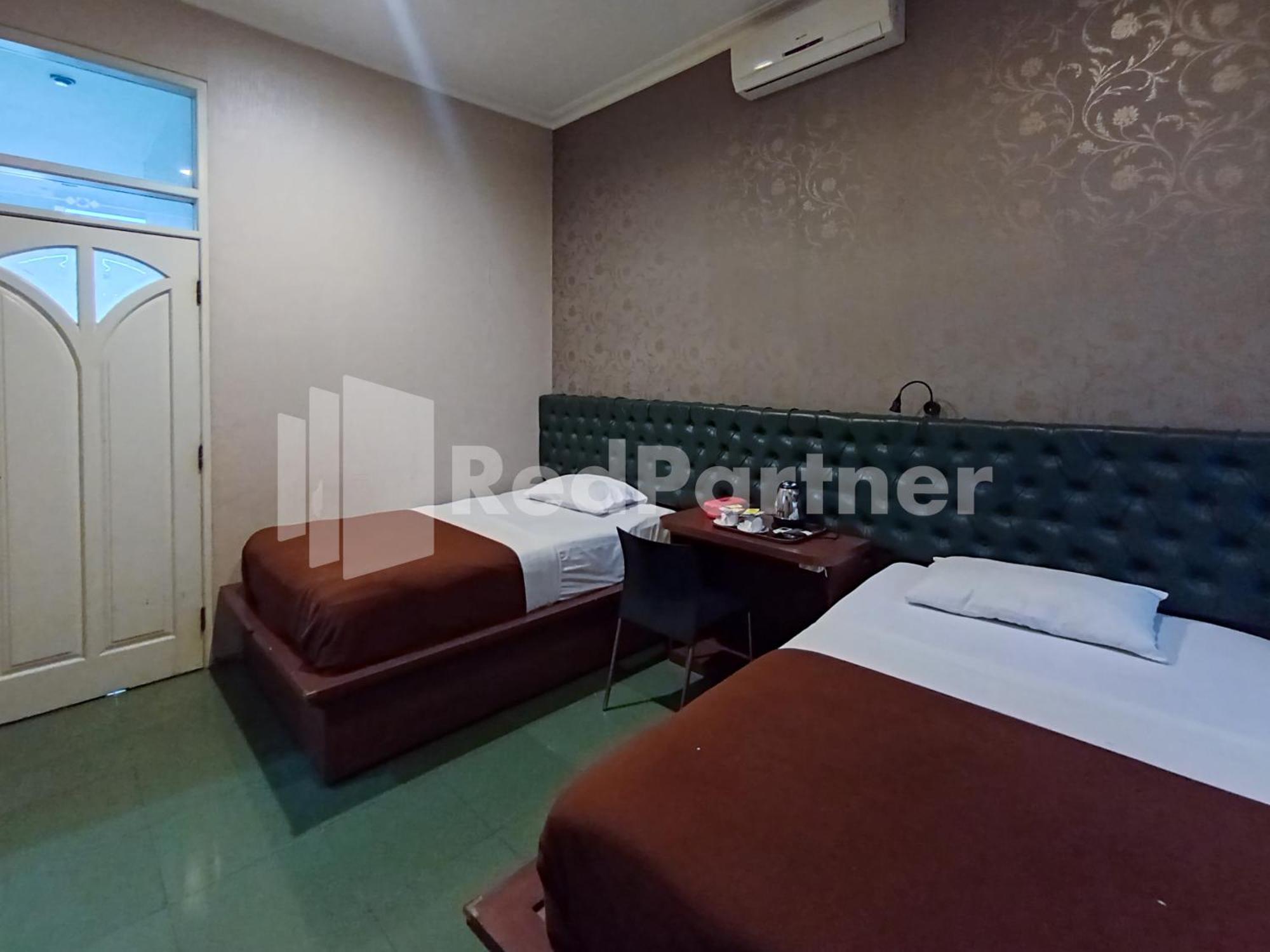 Nillo Hotel Kebumen Mitra Reddoorz Exterior foto