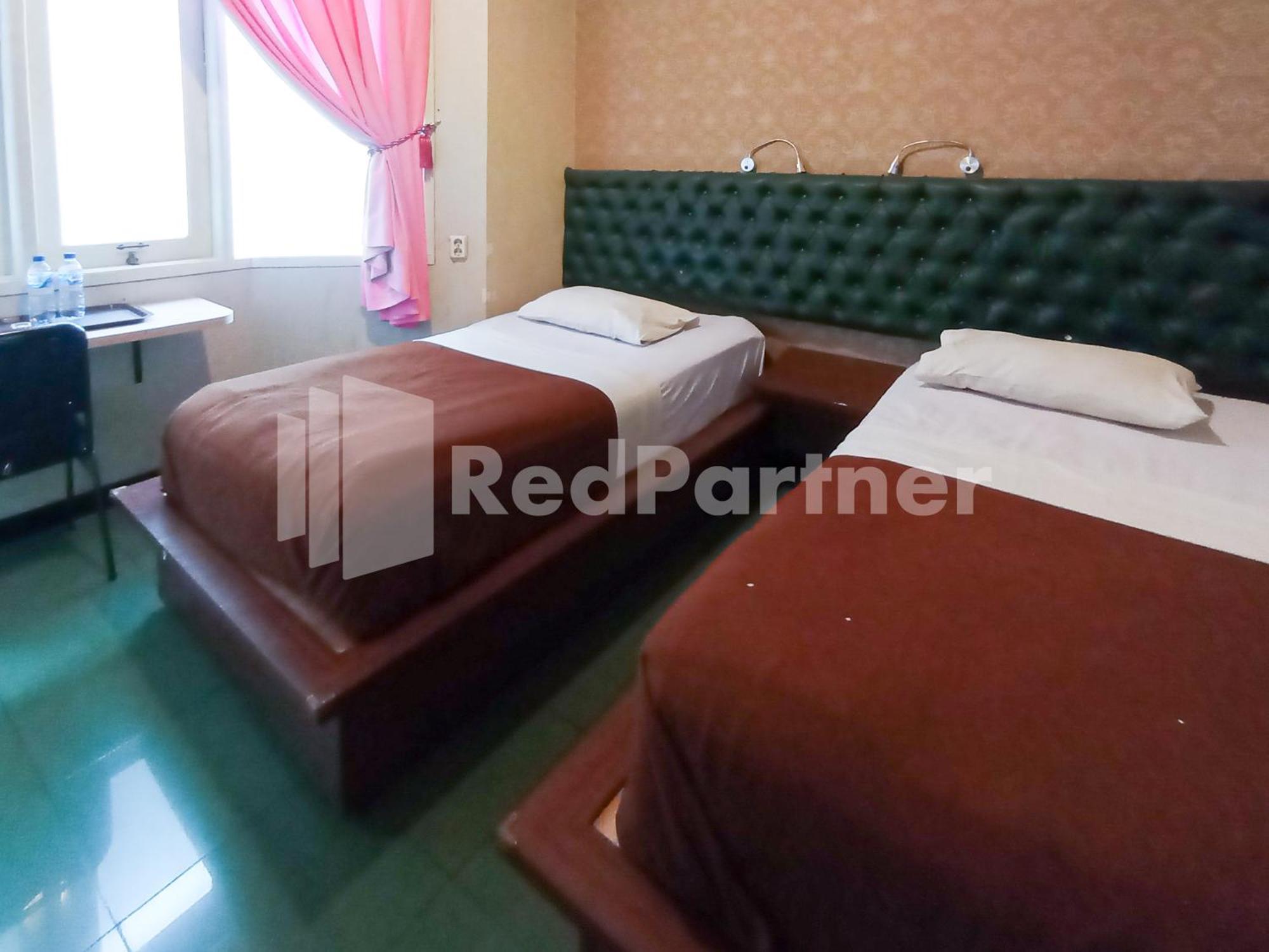 Nillo Hotel Kebumen Mitra Reddoorz Exterior foto